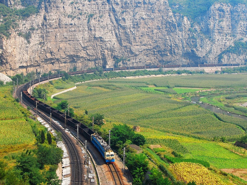 171592380992390409.jpeg 02集團(tuán)公司承建的我國(guó)第一條復(fù)線電氣化鐵路——石太線.jpg